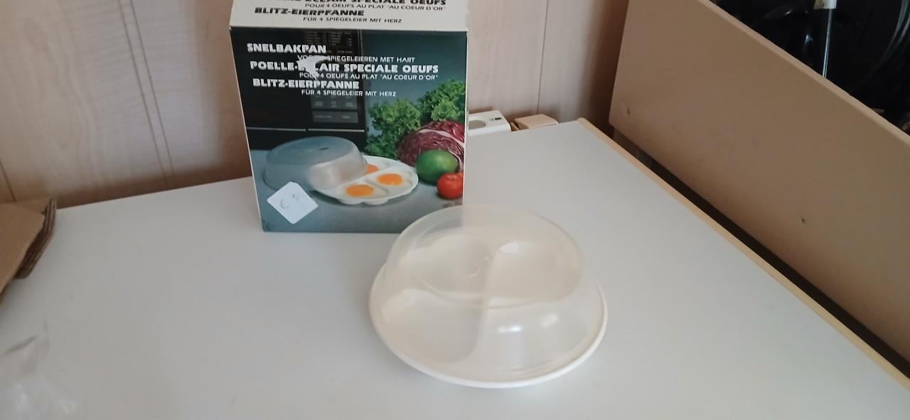 Snelbakpan voor 4 eieren nieuw!!
