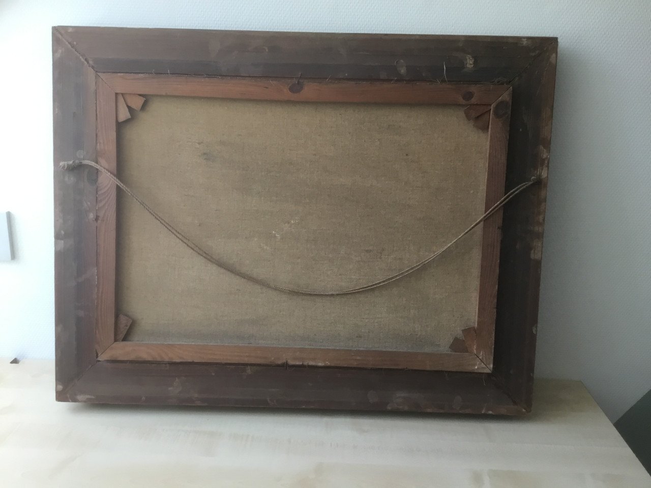 Schilderij met olieverfschilderij en goudkleurige sierlijst