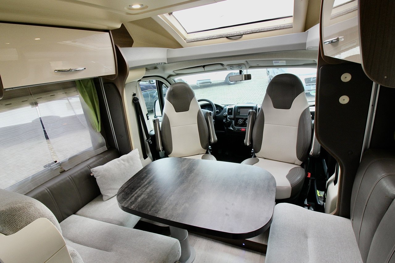 Chausson Welcome 625       (Vast lengtebed+elec. Hefbed)