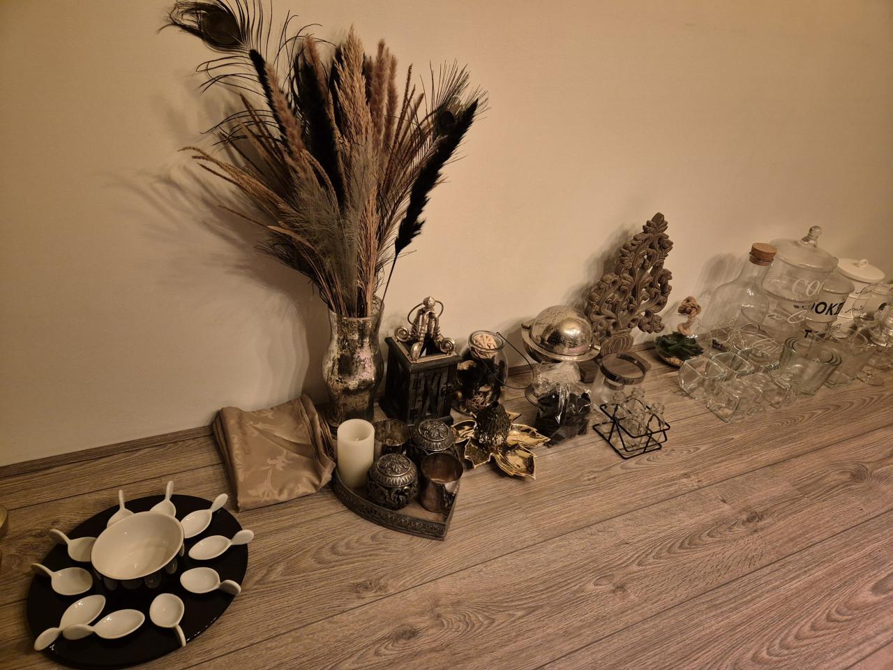 Uitzoeken, alles één euro per item!