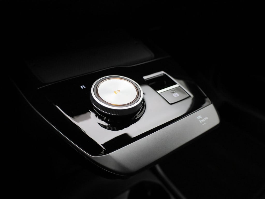MG Mg4 64 kwh luxury | apple/carplay | camera | parkeersensoren | electrisc