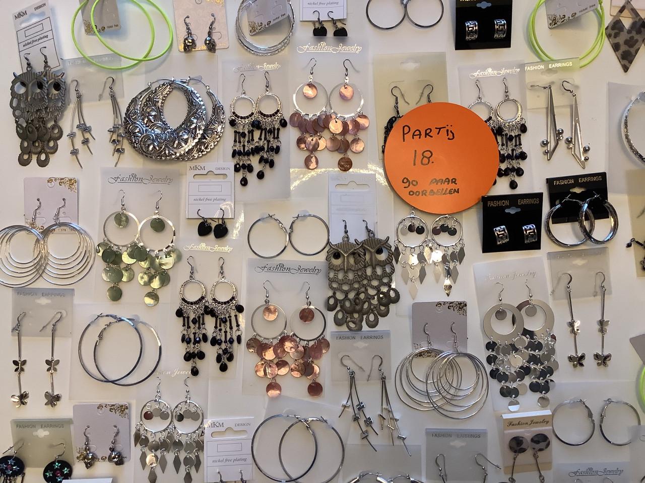 Partij hele mooie oorbellen. ( partij 18)
