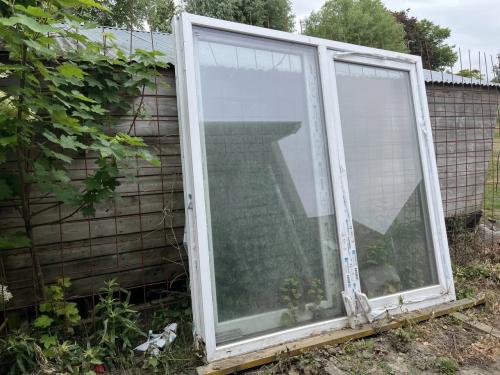 2 x nieuwe kunststof schuifpui wegens overcompleet