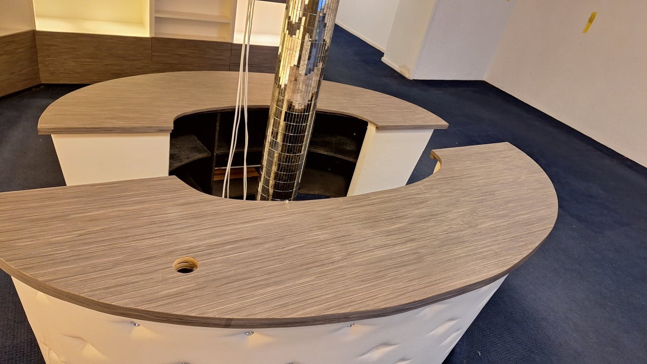 Luxe toonbank in wit skyleer met Swarovski kristallen – 2 delen