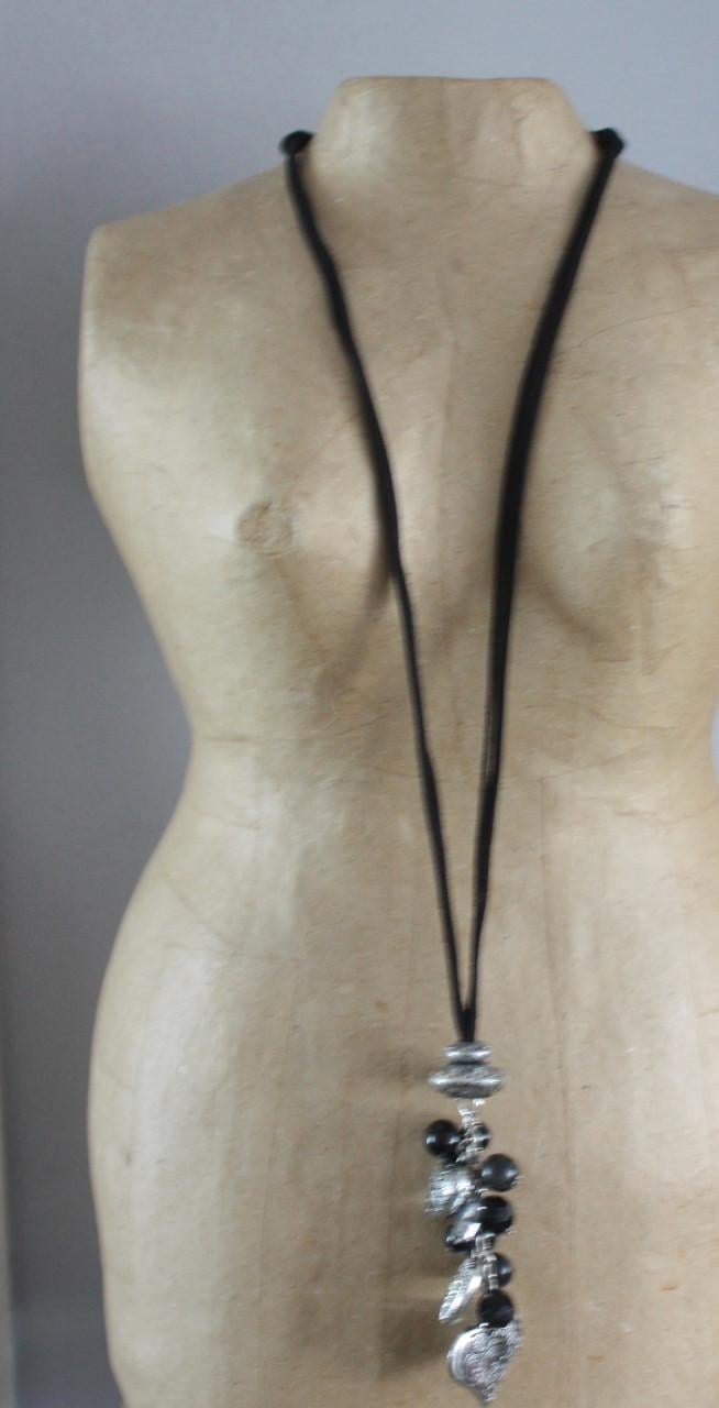 Toutjes ketting met kralen en bedeltjes