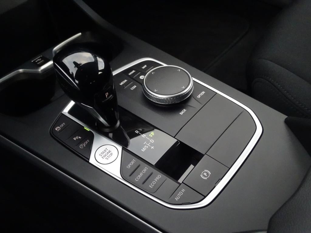 BMW 1 Serie 118i business edition | led | apple carplay/android auto