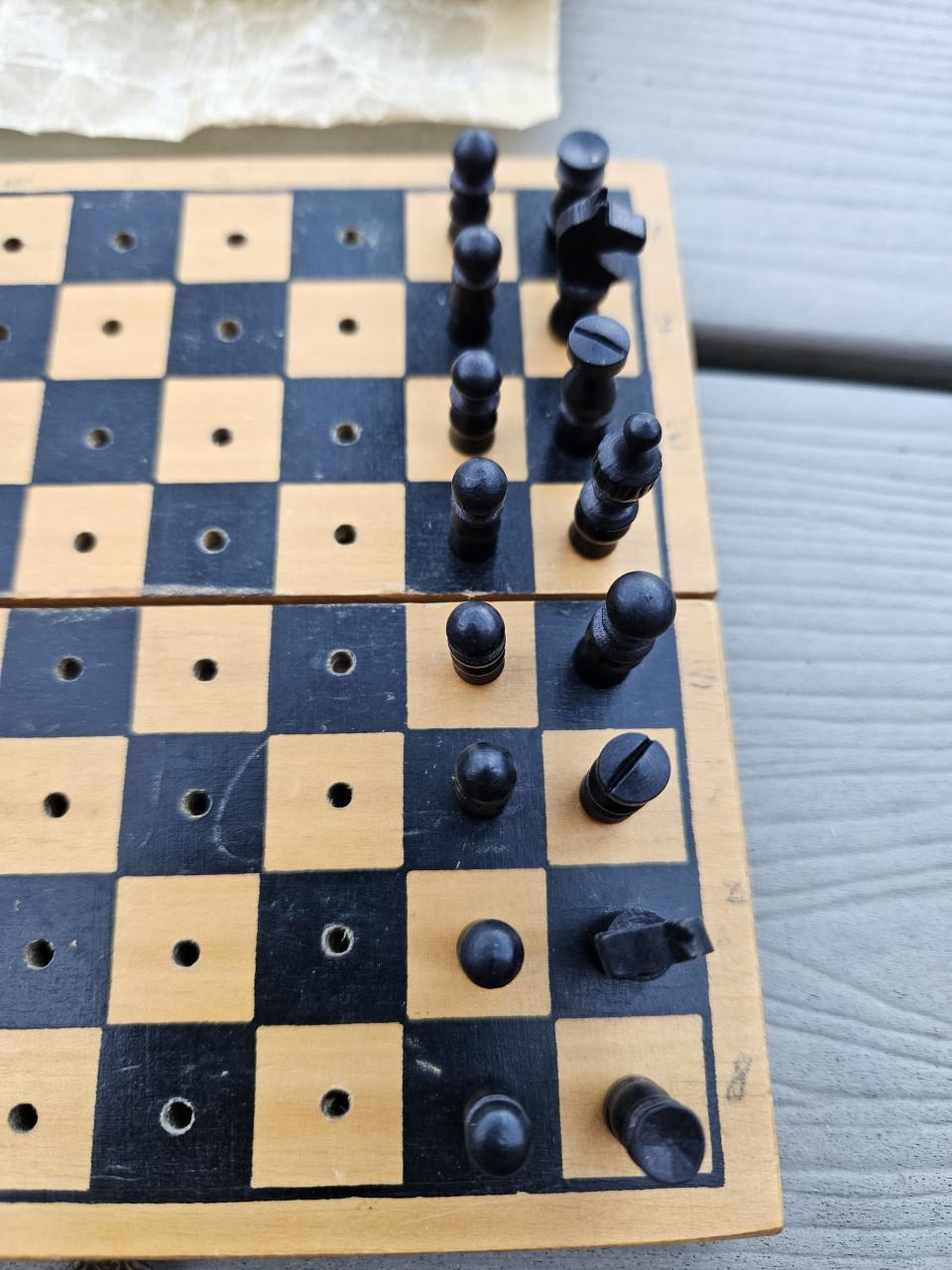 Vintage klein reis Schaakspel philos houten bord en stukken