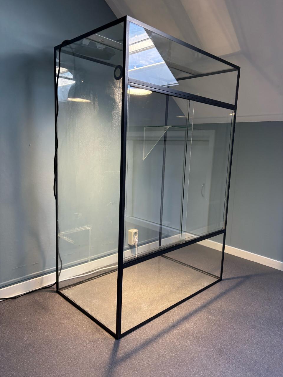 Ruim terrarium 80x50x120 cm + Lucky Reptile Bright sun 70W