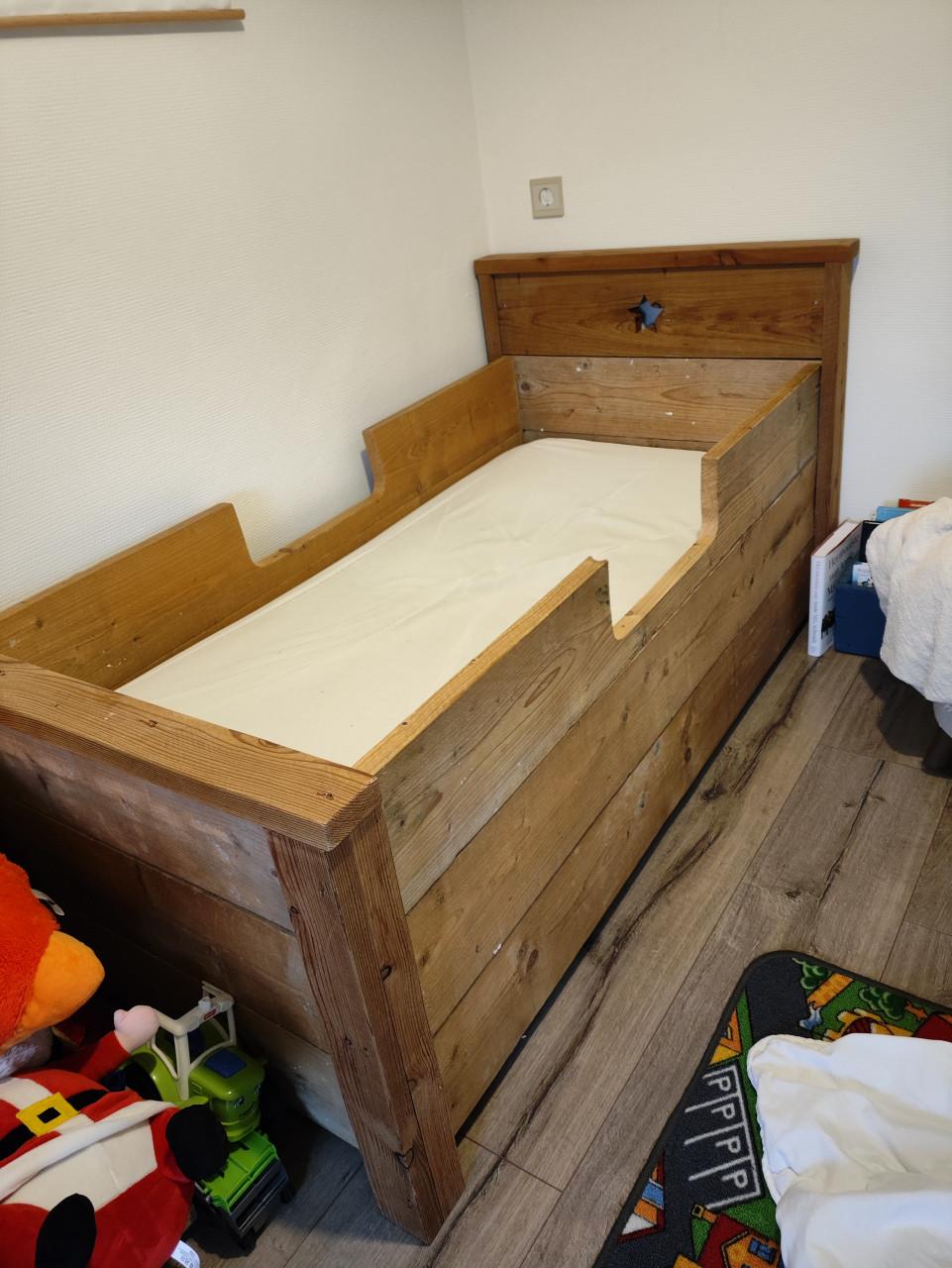 Peuterbed steigerhout