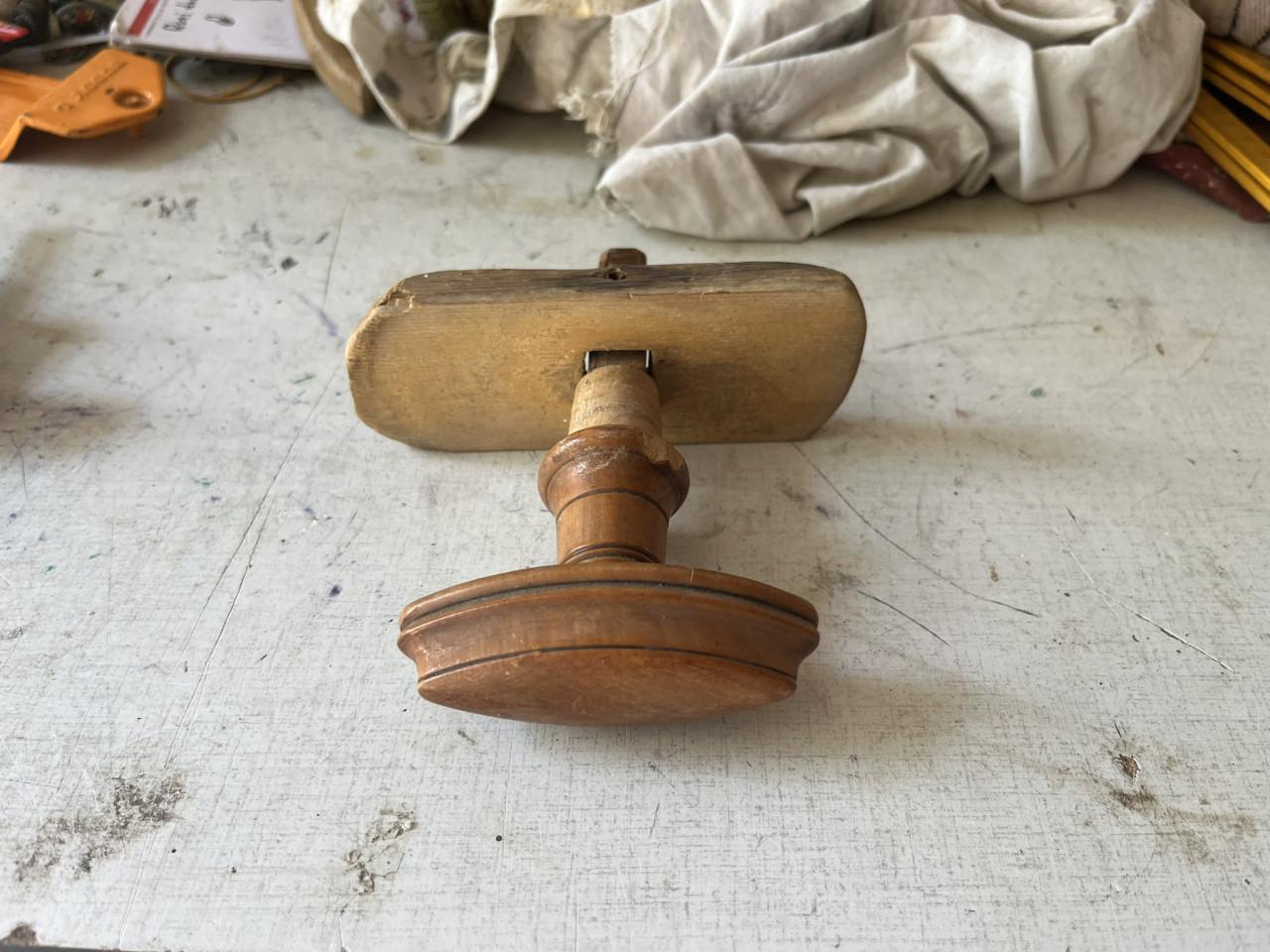 Houten ovale deurkruk