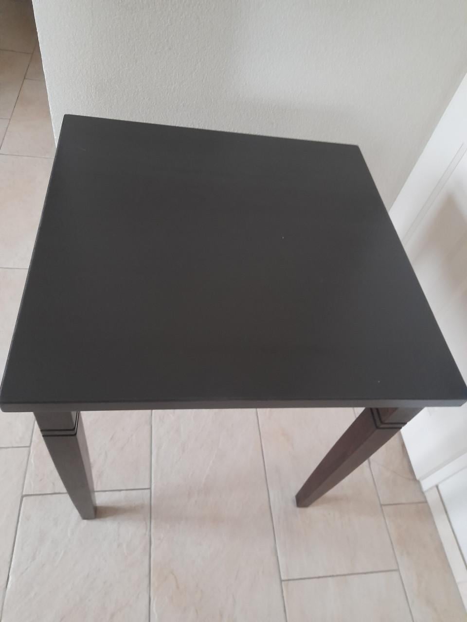 Massief houten tafel 70 x 70 x 75H (in goede staat)