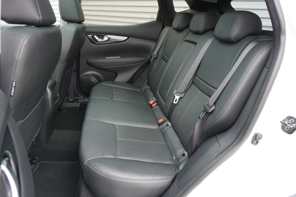 Nissan Qashqai 1.2 tekna + climate / navi / cruise / elektr. ramen / pano. 