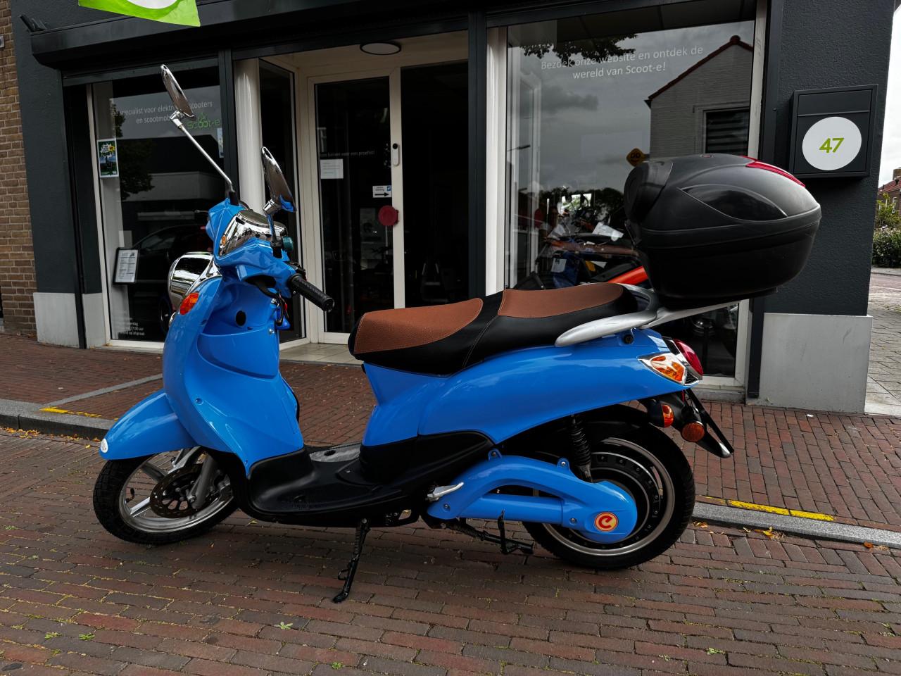𝗘𝗠𝗖𝗢 𝗡𝗼𝘃i elektrische scooter