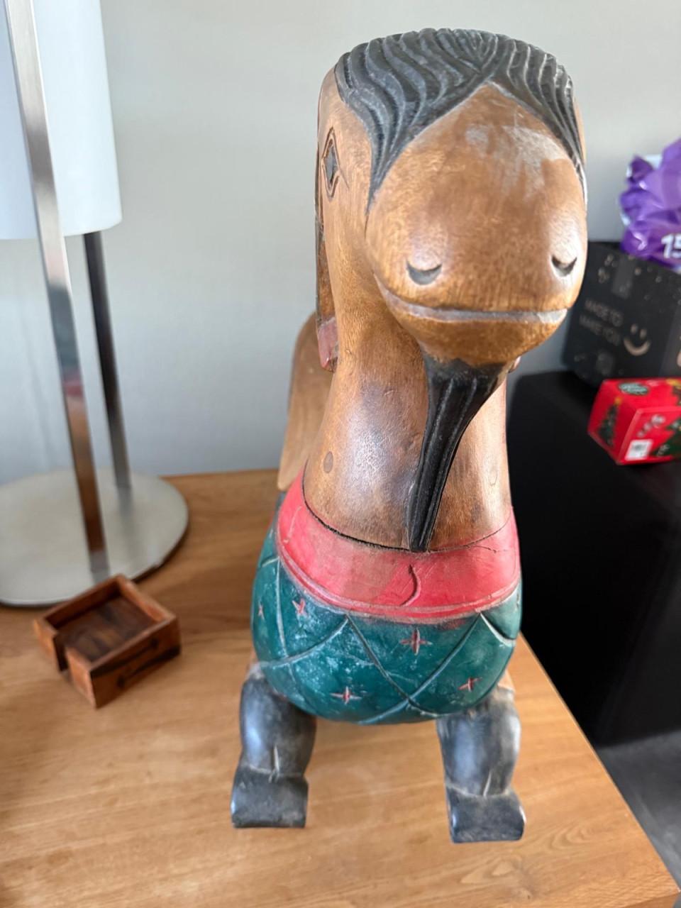 Hobbelgeit van hout plusminus 60 jaar oud