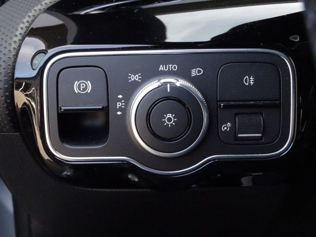 Mercedes-Benz A-Klasse 180 business solution widescreen cockpit