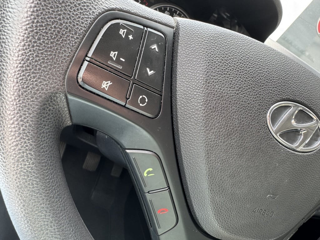 Hyundai I 10 1.0i comfort | trekhaak 13p. | cruise control | airco | blueto