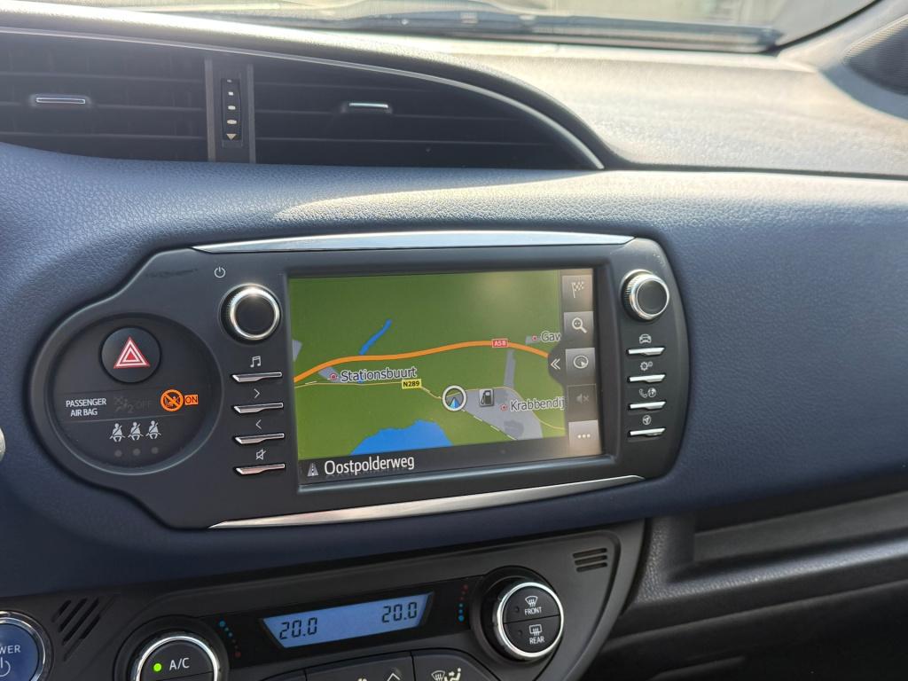Toyota Yaris 1.5 hybrid bi-tone