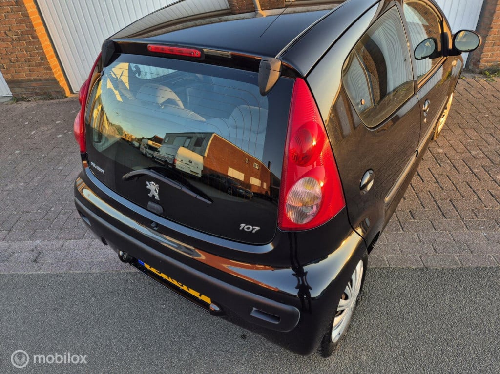 Peugeot 107 1.0-12v / 5-deurs / airco