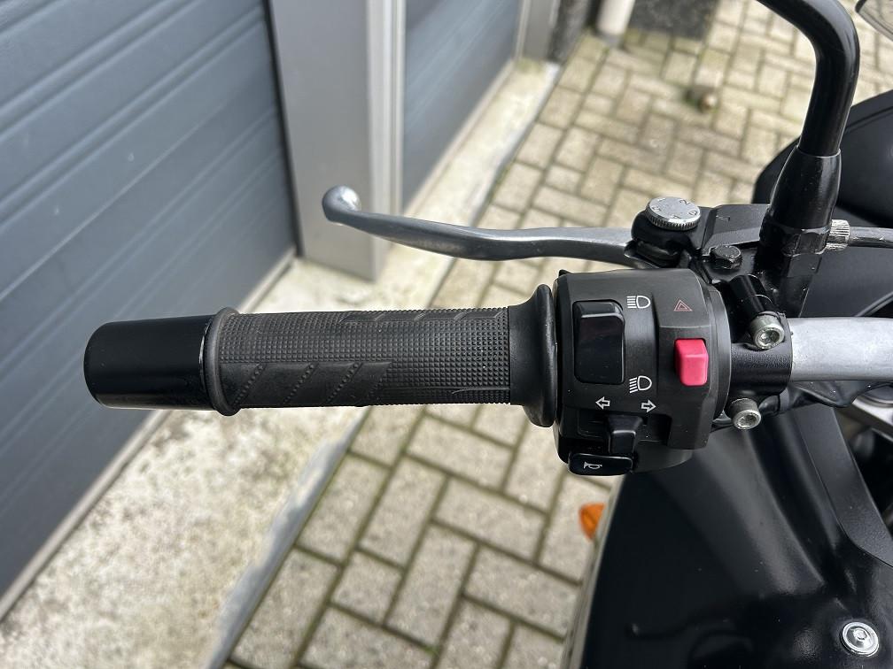 Kawasaki Versys 650 mét ABS uit 2007, koffers, handvatverwarming €2995,-