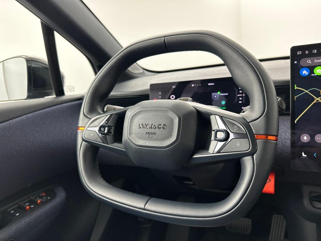 Lynk & Co 02 core 66kwh 272pk| 1600kg trekg| pano|adap.cruise| carplay | ac