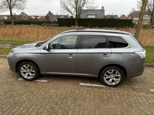 Mitsubishi Outlander PHEV 2014