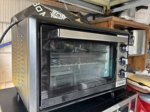 Kleine oven geschikt voor op de camping, kamer of tijdens verbouwing