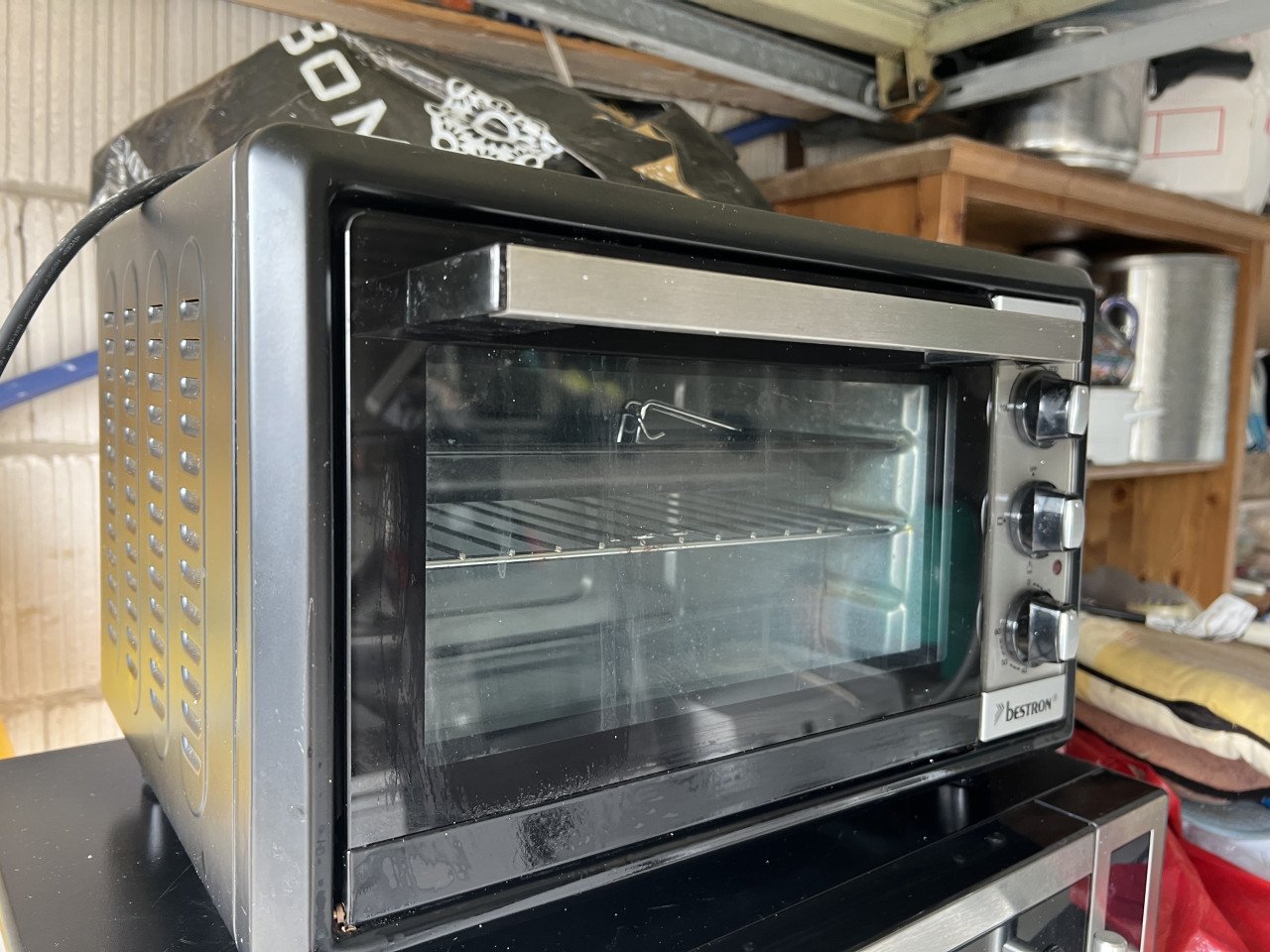 Kleine oven geschikt voor op de camping, kamer of tijdens verbouwing