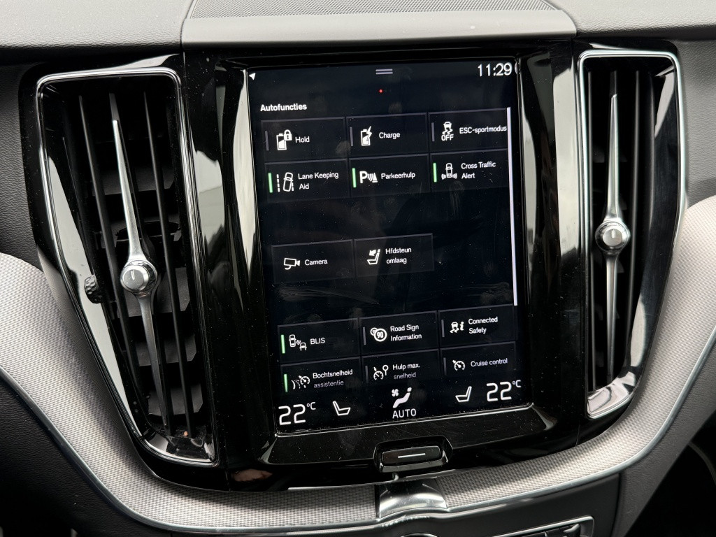 Volvo XC60 t8 390pk recharge r-design| panodak| adap.cruise| 360camera| led