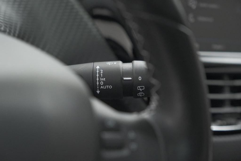 Peugeot 2008 1.2 puretech blue lease executive | all season banden | panora