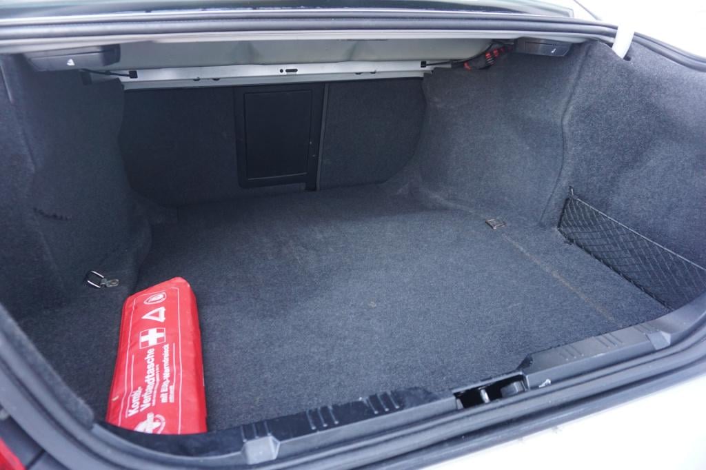 BMW 5 Serie 523i automaat - airco / navi / cruise / leder / pano / stoelver