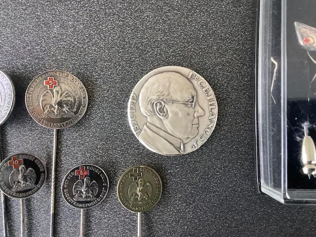 Collectie penningen etc. Het Nederlandsche Rode Kruis.