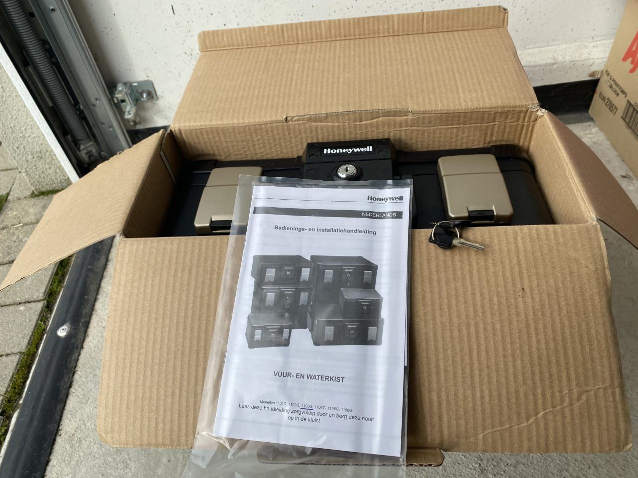 Te koop: Waterdichte Honeywell Brandkoffer
