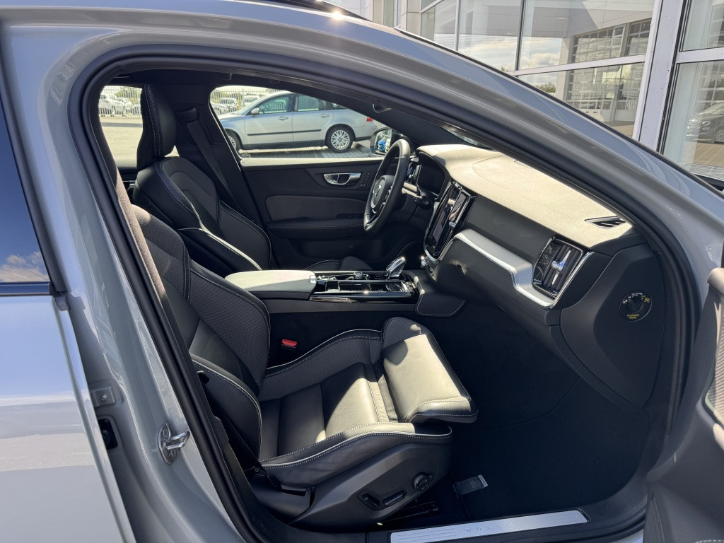 Volvo V60 t6 398pk recharge plus dark| panodak| adap.cruise| trekhaak| 36