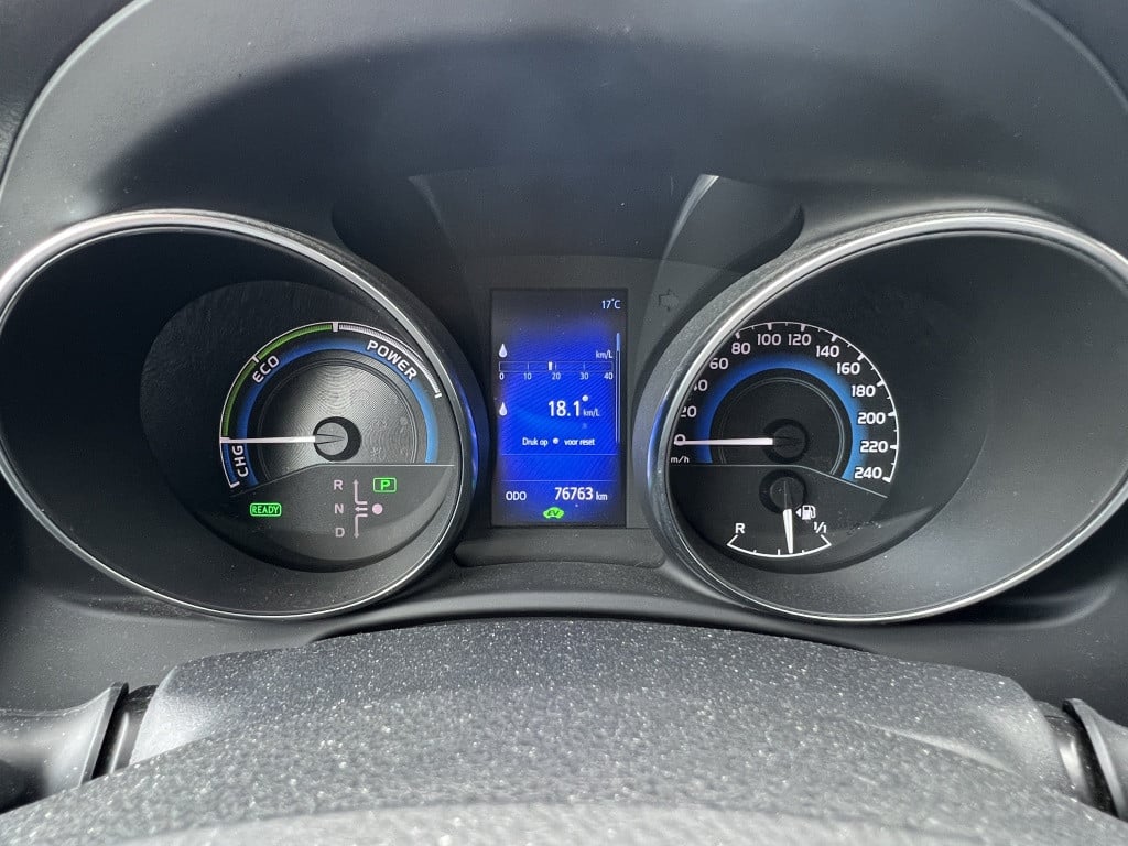 Toyota Auris touring sports 1.8 hybr. dynamic