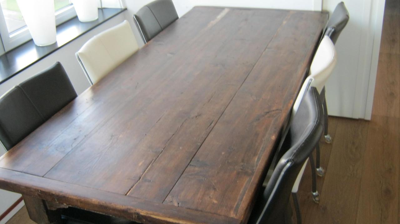 TE KOOP SUPER GAVE KOLONIALE EET TAFEL  100 EURO
