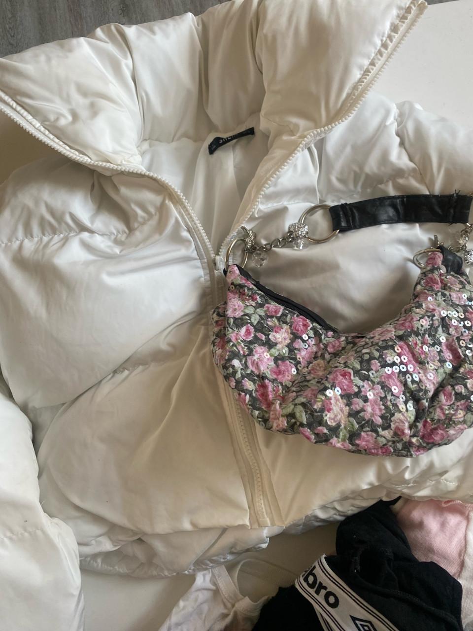 Partij dameskleding XXS 20 stuks plus tasje  jas blousjes broek