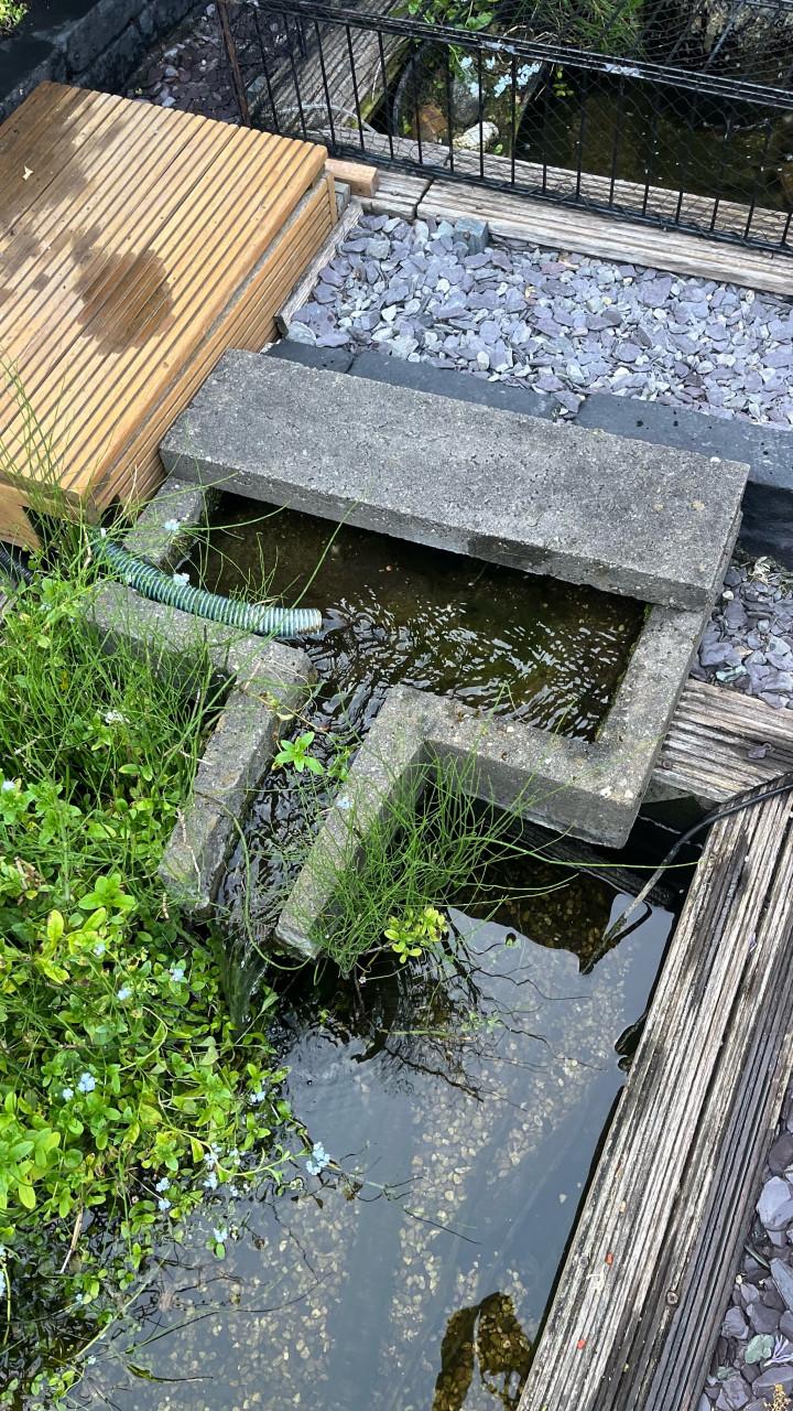 TE KOOP BETONNEN WATEROVERLOOP