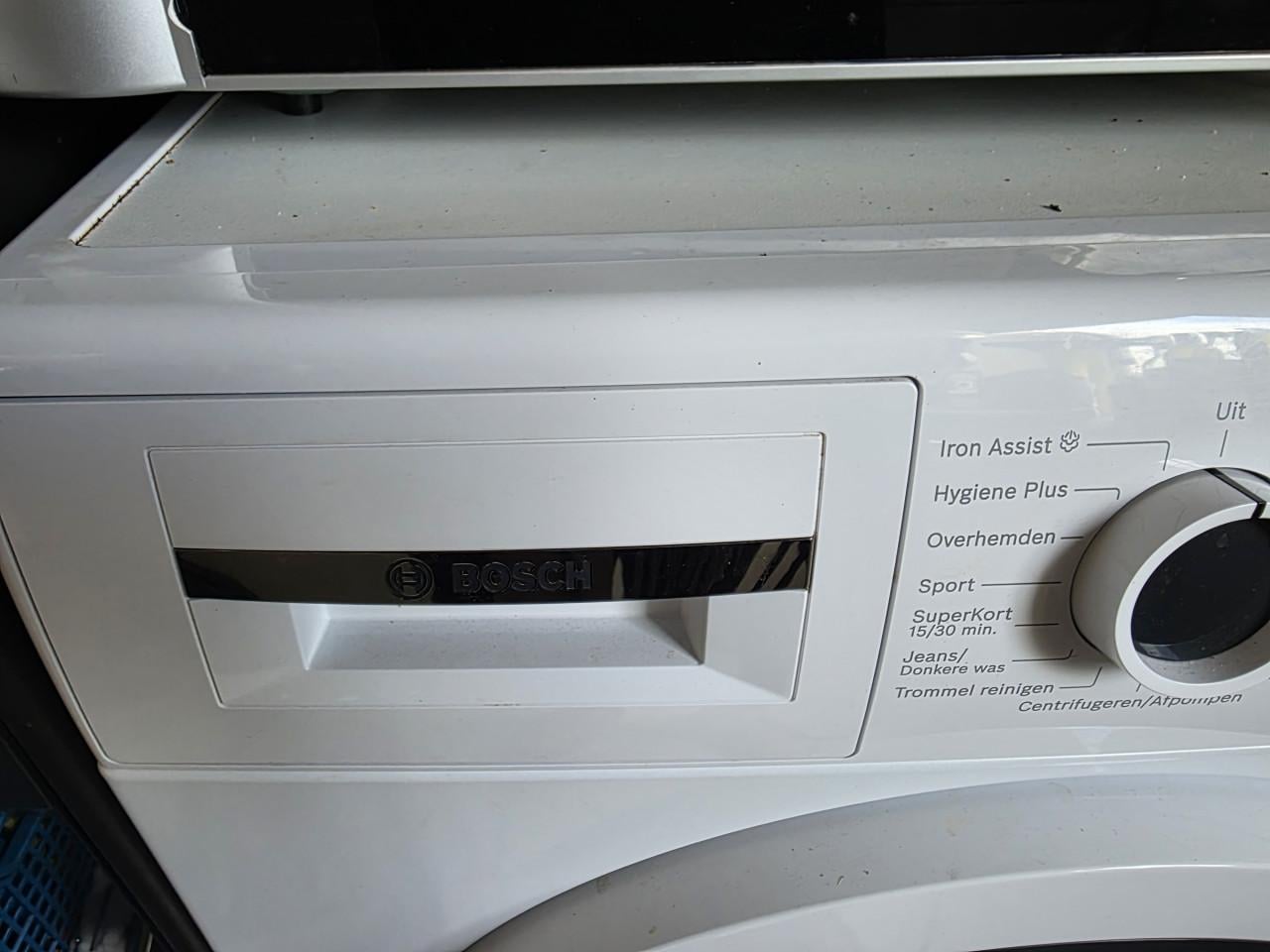 Bosch Serie 4 Iron Assist Eco Silent Drive