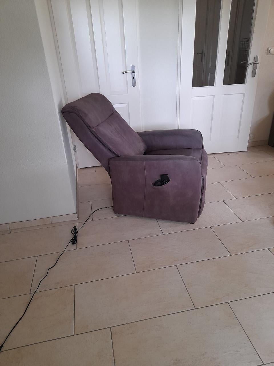Mooie Sta-op-stoel (in goede nette werkende staat)  Ziet er netjes uit,