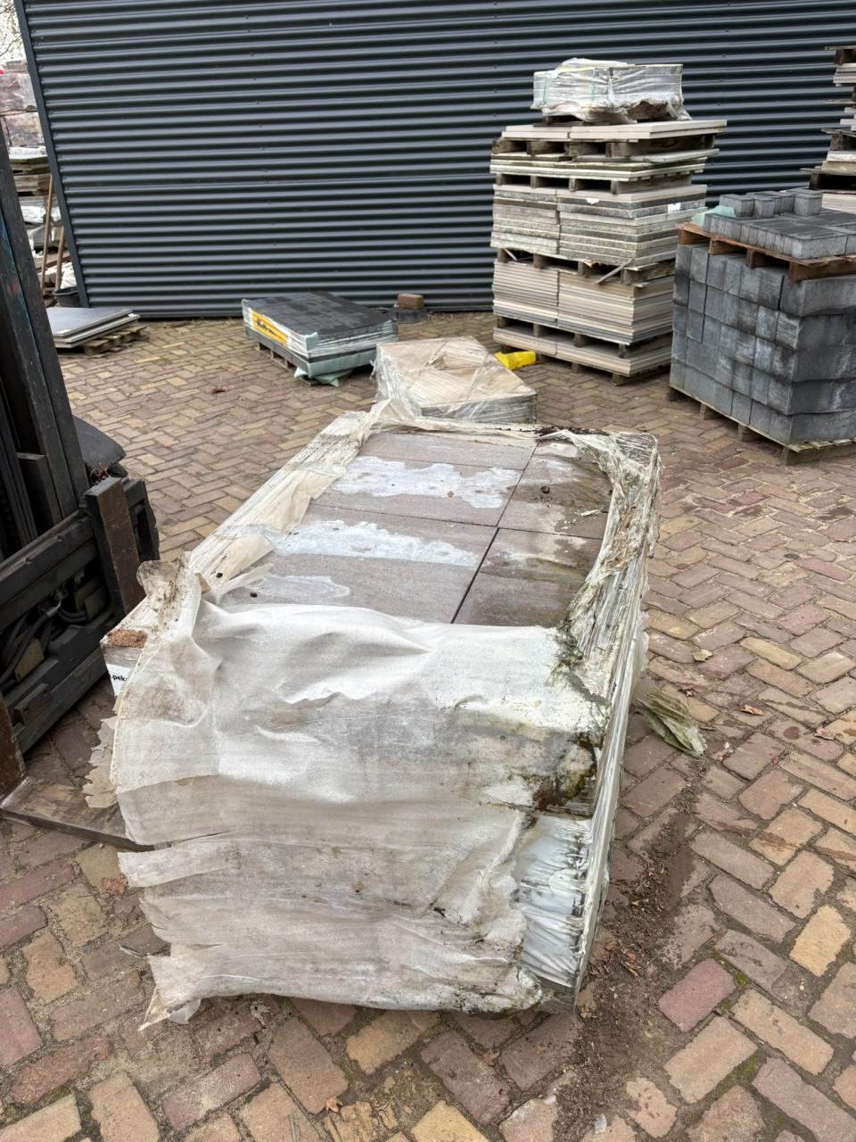 Partij wildverband beton grijs/rood