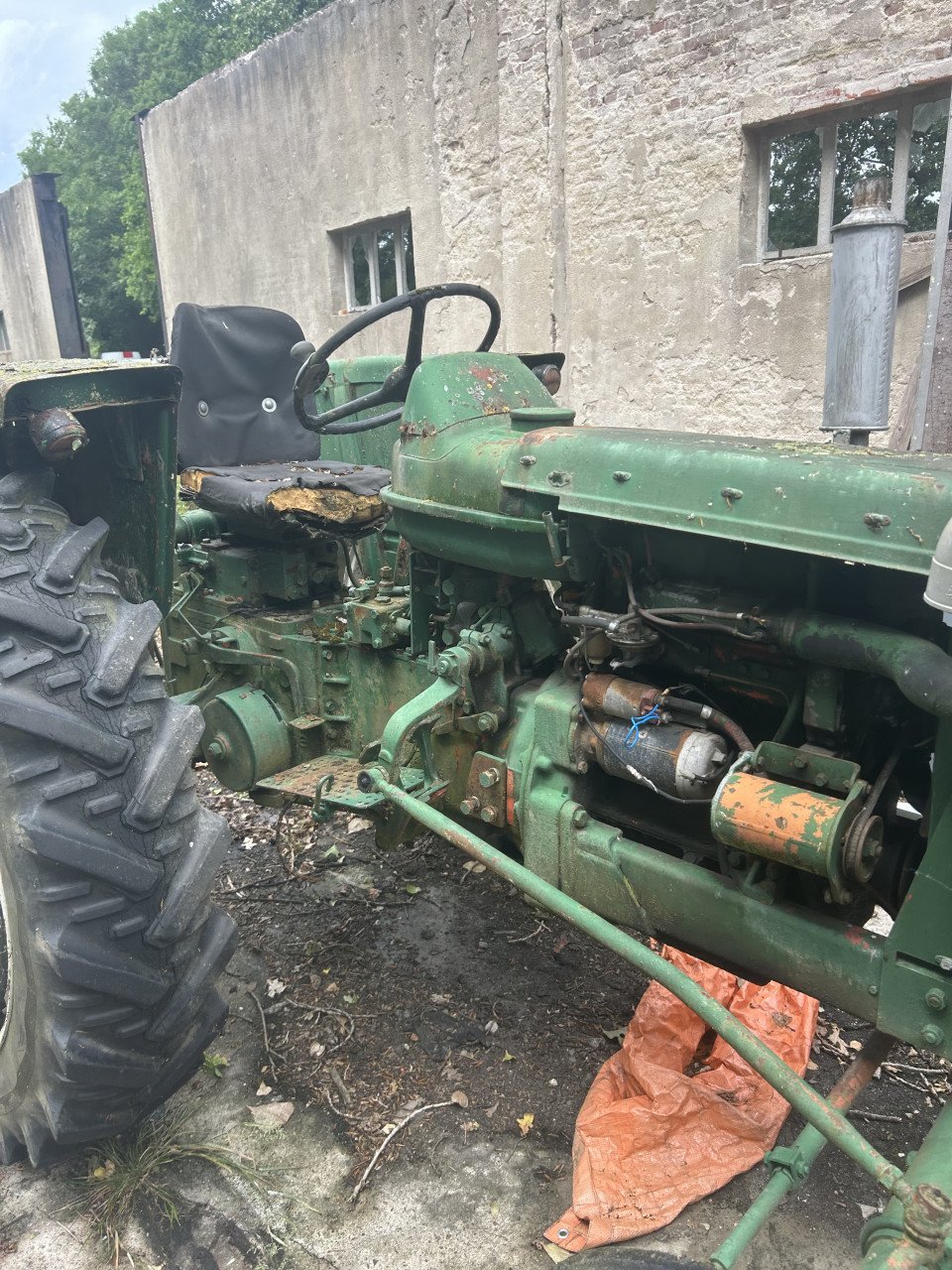 Tractor tegen elk aannemelijk bod.