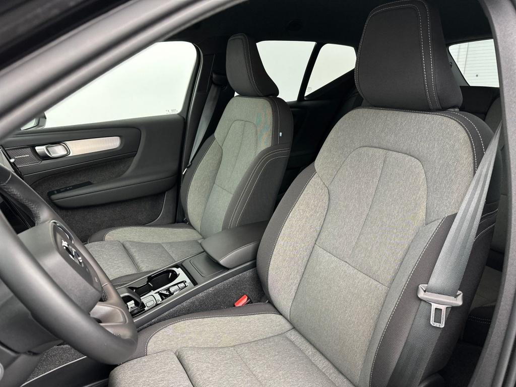 Volvo XC40 b4 194pk plus dark| achteruitrijcamera| trekhaak| adap.cruise