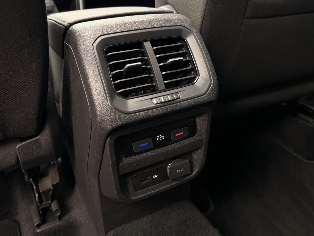 Volkswagen Tiguan 2.0 tsi 4motion r-line 220pk | acc | pano | stoelmassage 