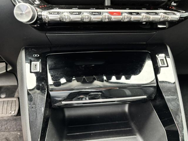 Peugeot E-2008 ev 50kwh 136pk allure apple carplay & android auto | cruise 