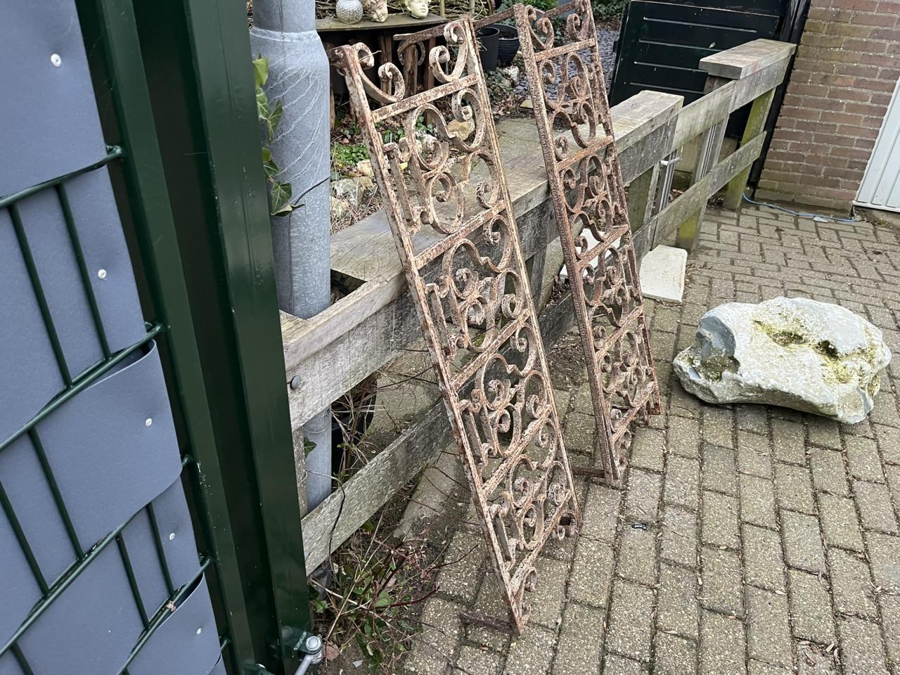 Ornamenten, Raamframe Sierwerk metaal