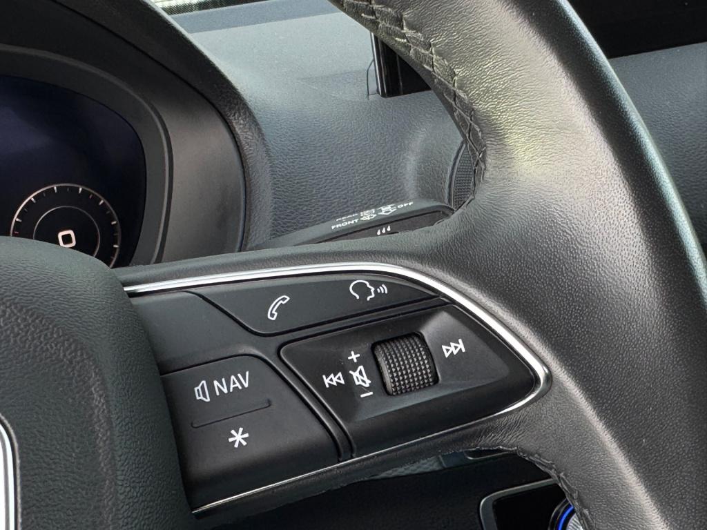 Audi Q2 1.5 tfsi *s edition . virtual * camera * black pack