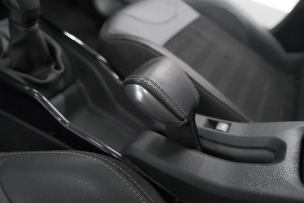 Peugeot 2008 puretech 110 allure | panoramadak | apple carplay | navigatie 