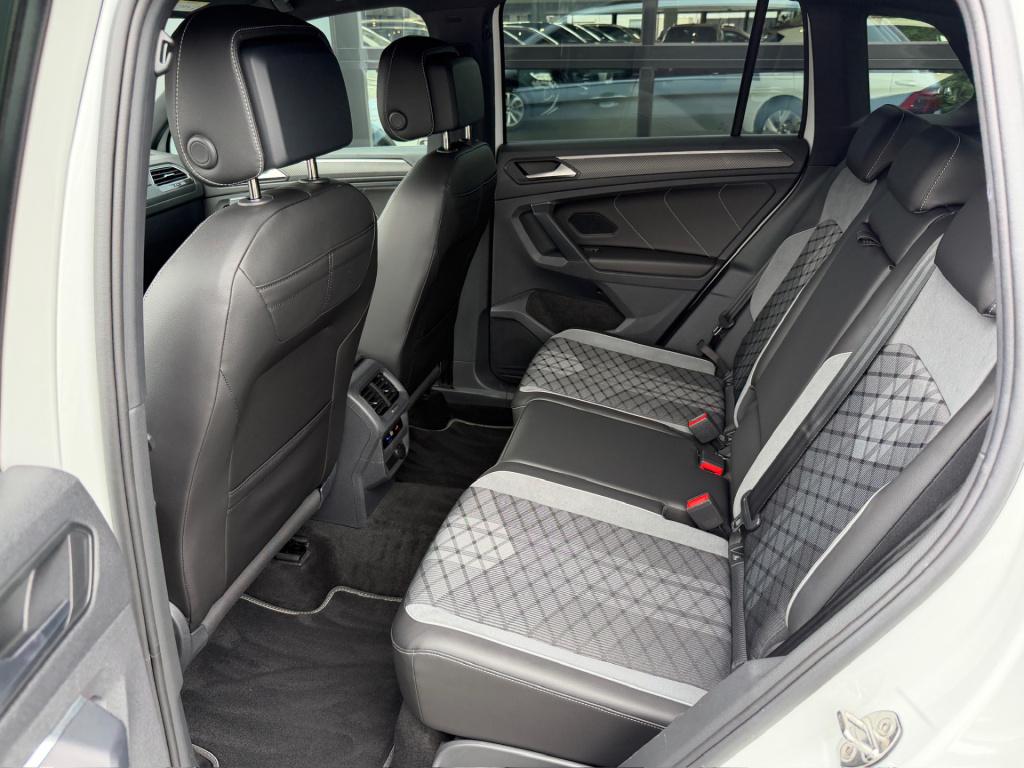 Volkswagen Tiguan 1.5 tsi 150pk dsg r-line | trekhaak | camera | carplay | 