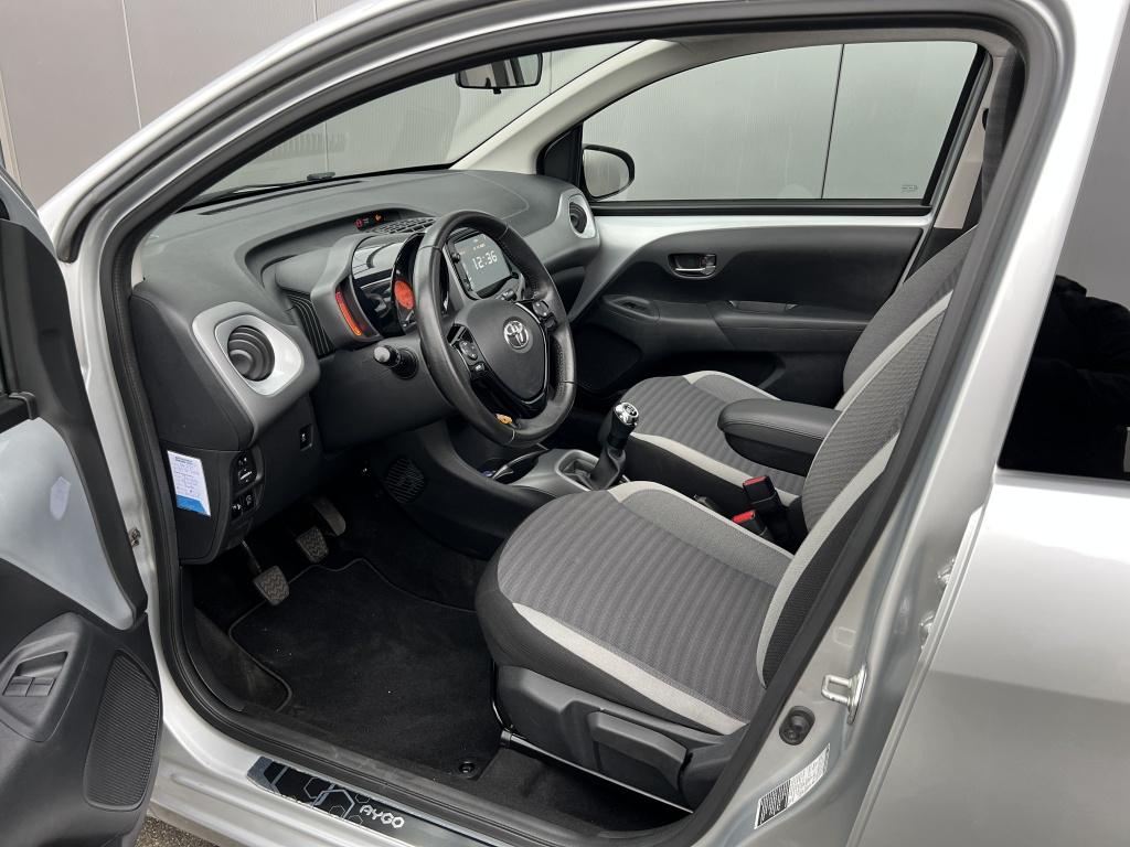 Toyota Aygo 1.0 vvt-i x-first cabrio | subwoofer | instaplijsten| uitlaatsi