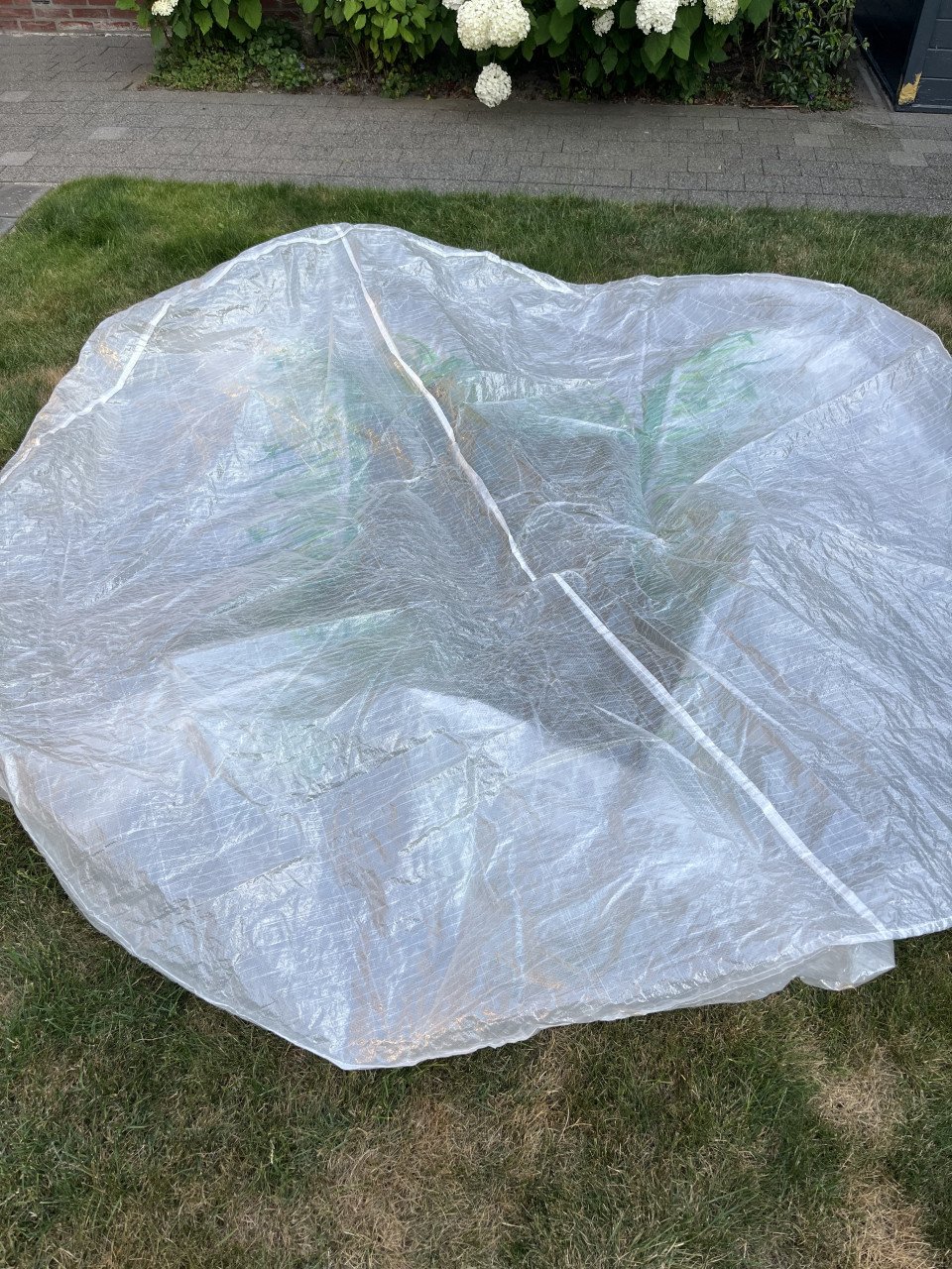 Tuinmeubelhoes, diameter 2,5 meter en 1 meter hoog